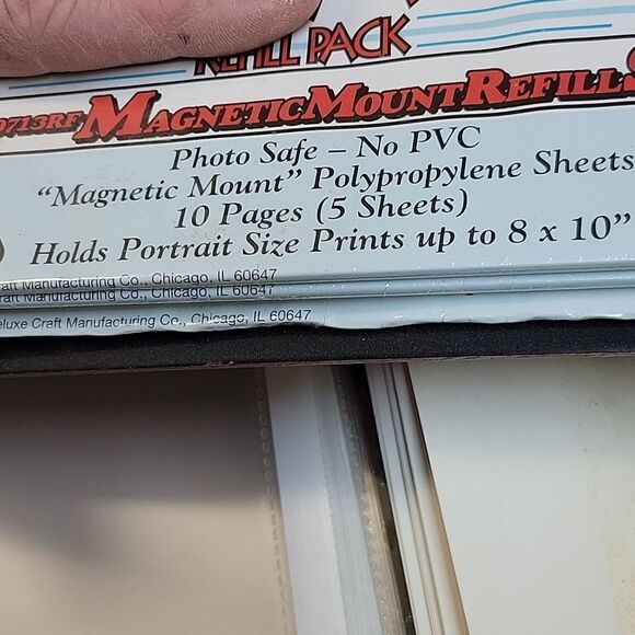 2 large photo albums with self stick/magnetic sleeves - Picture 14 of 14